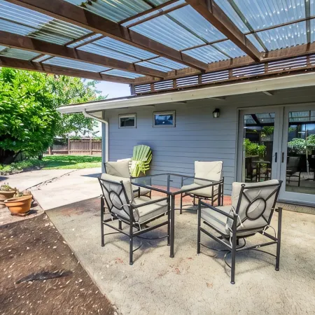 Sparkling Clean Mid Century Modern Home in Ferry Street Bridge Area