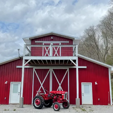 100 Aker Wood Barndominium Loft!! Two bedroom. All Amenities Provided!