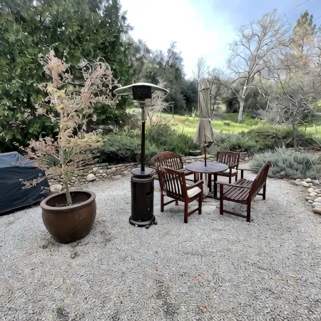 Beautiful ranch cottage close to Kings Canyon and Sequoia National Parks