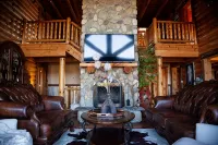 NEW CABIN! Hot Tub, Gazebo, Wraparound Deck, Sleeps 14. Drive to Hocking! - Chalets