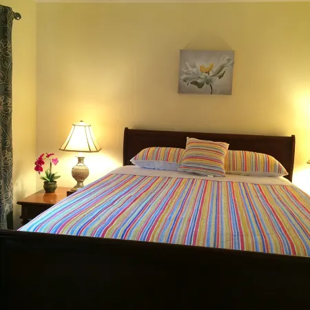 Pembrooke private House, 1000 sqft private Pool, Quiet and comfortable.