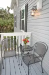 Eagle Nest Apartment-Walk to downtown & the water! New heated POOL January 2024! - Pools