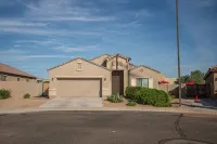 Like New Home Private pool ,New furnishings, 20 mins to State Farm stadium - 3-Star