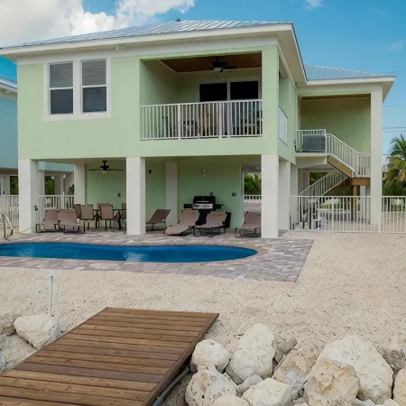 4 Bedroom 3 Full Bath Home on Canal in Marathon w/Private 35 foot dock