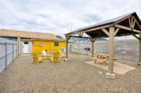 Route 66 Downtown Blonde Bungalow w/Fenced Big Yard, AC, W/D, 2 Smart TVs, Wi-Fi - مطابخ