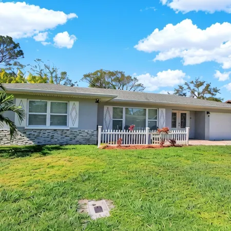 4BR/3BR - Spacious Home 4 Minutes From Beach