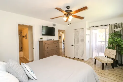 Fully Renovated, Affordable, Beachy 2Br Retreat, 2 Pools, Walk to Beach! - Wi-Fi