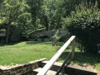 Explore Pittsburgh from a Modern, Hip Bungalow - บังกะโล
