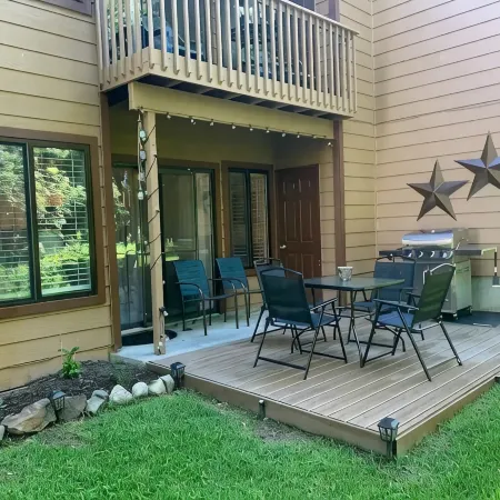 Cozy Condo w/ pool & gym in prime McCall location