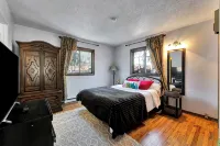 Cozy Scenic Mountain Getaway Hot Tub, Sauna & Game Room near Bushkill & Shawnee - 3-Star