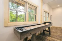 Brand NEW Build! Five Master Suites~Bunk Room~INDOOR POOL, Game ROOM & Hot Tub! - 精品