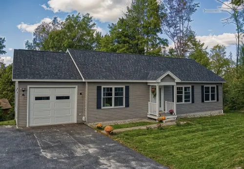 Lake & Mountain Home - Walking distance to Sunapee Harbor - Wifi