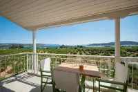 Leonidas Resort - Boutique
