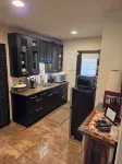 Cozy Guest Suite with Private Backyard - 4성급