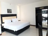 Same Hotel Cepu - Pools