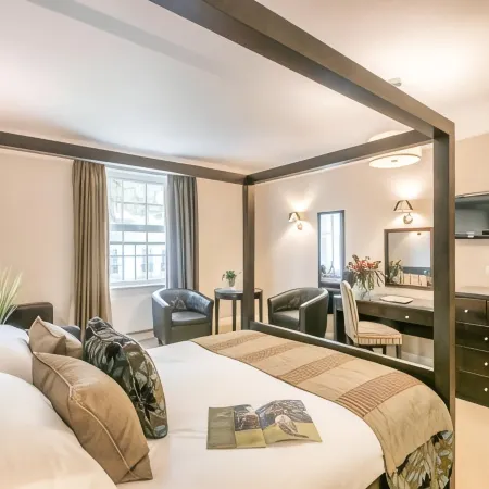 Forest Lodge Hotel