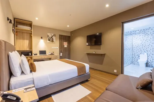 Fly Inn Madagascar Hotel - Navette Gratuite H24 - à 300m de l'Aéroport International - พร้อมWifi