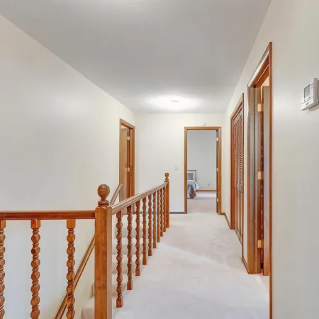 Huge 3 Story House Minutes From The Lake!