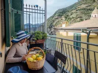 Gemma Apartment with AC & Sea View Balcony - 2-Star