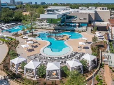 Drey Hotel Hotels near Five Below
