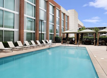 DoubleTree by Hilton Hotel and Suites Charleston Airport