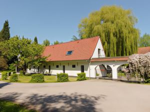 La Ferme Blanche, the Originals Relais (Relais du Silence)