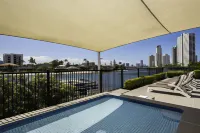 Moorings on Cavill Surfers Paradise