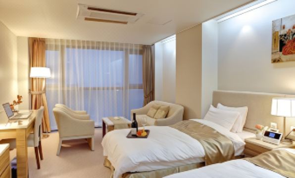 9. 더클래스300..