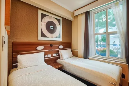 Huttons Hotel, Central London