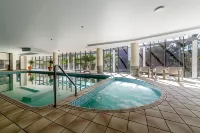 The Meriton on Main Beach Hotels in Main Beach