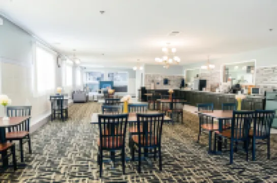 Super 8 by Wyndham McLean/Bloomington SW