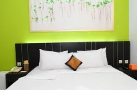 ZenRooms Cengkareng Hotels in Benda