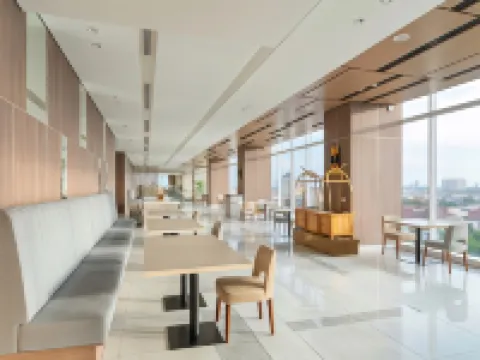 Oakwood Hotel & Residence Surabaya Hotels in Mulyorejo