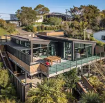 Taonga with Sea Views by Waiheke Unlimited Hotels in der Nähe von EcoZip Adventures