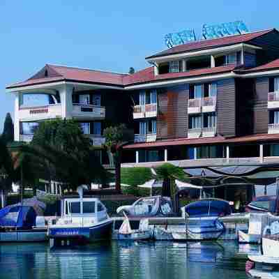 Hotel Marina Hotel Exterior