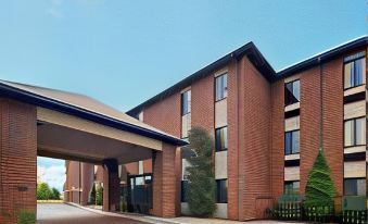 Days Inn & Suites by Wyndham Hickory