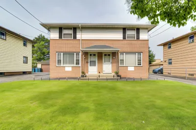 4 Mi to Dtwn Rochester Charming Apt with Patio!