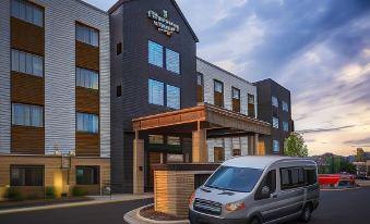 Country Inn & Suites by Radisson Asheville River Arts District