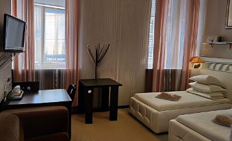 Blackberry Mini-Hotel