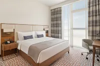 Staybridge Suites Dubai Al-Maktoum Airport Hôtels à proximité de : ADNOC Mosque | Ghantoot (811)