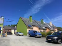 O'Connors Guesthouse - parking