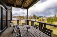 Suites-Sur-Lac Hotels in Les Laurentides Regional County Municipality