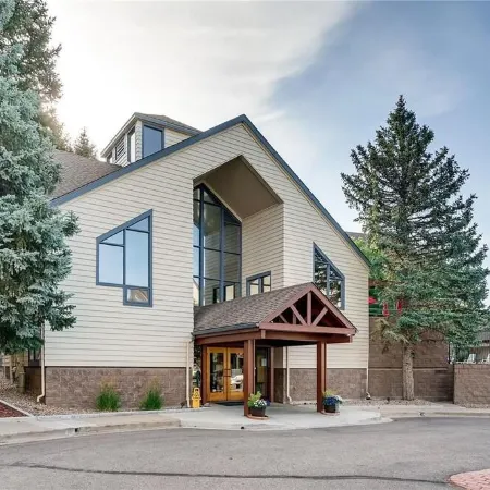 Beautiful And Updated Studio Condo In DTC!