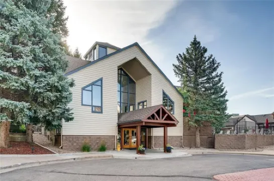 Beautiful And Updated Studio Condo In DTC!