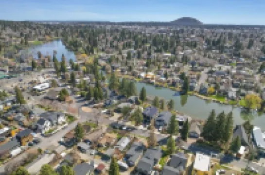 BEST location in Bend! ~HOT TUB!~