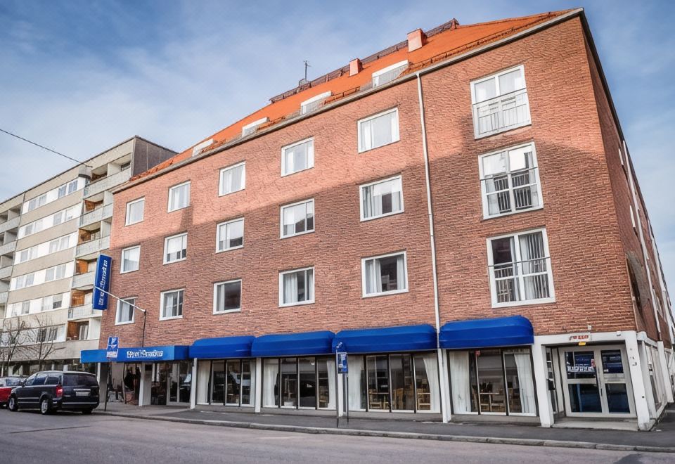 Hotel Amadeus by First