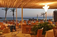 The Breakers Diving and Surfing Lodge Soma Bay - parking