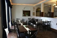 Schloßhof anno 1743 Hotels in Wolnzach