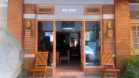 Helena Guest House Hotel di Oro-oro Dowo