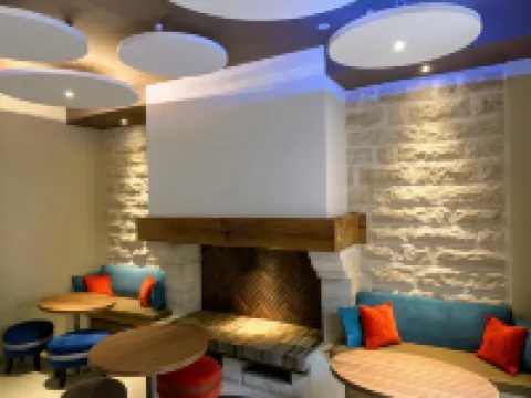 Logis - le Christina Hotels in Cher